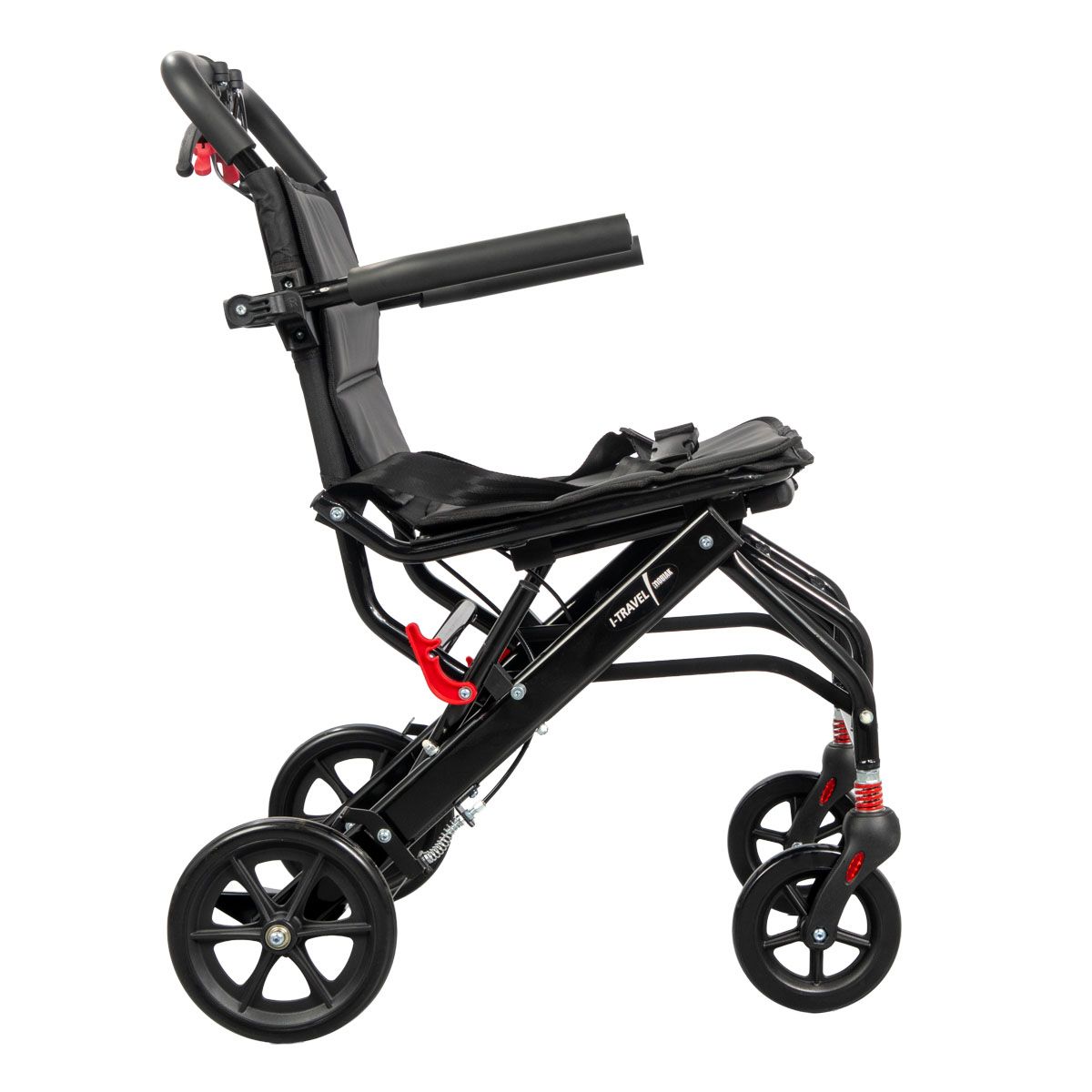 Schwarzer Rollstuhl mit vier Rädern, Armlehnen und Fußstütze. Roter Hebel. I-Travel-Logo.
