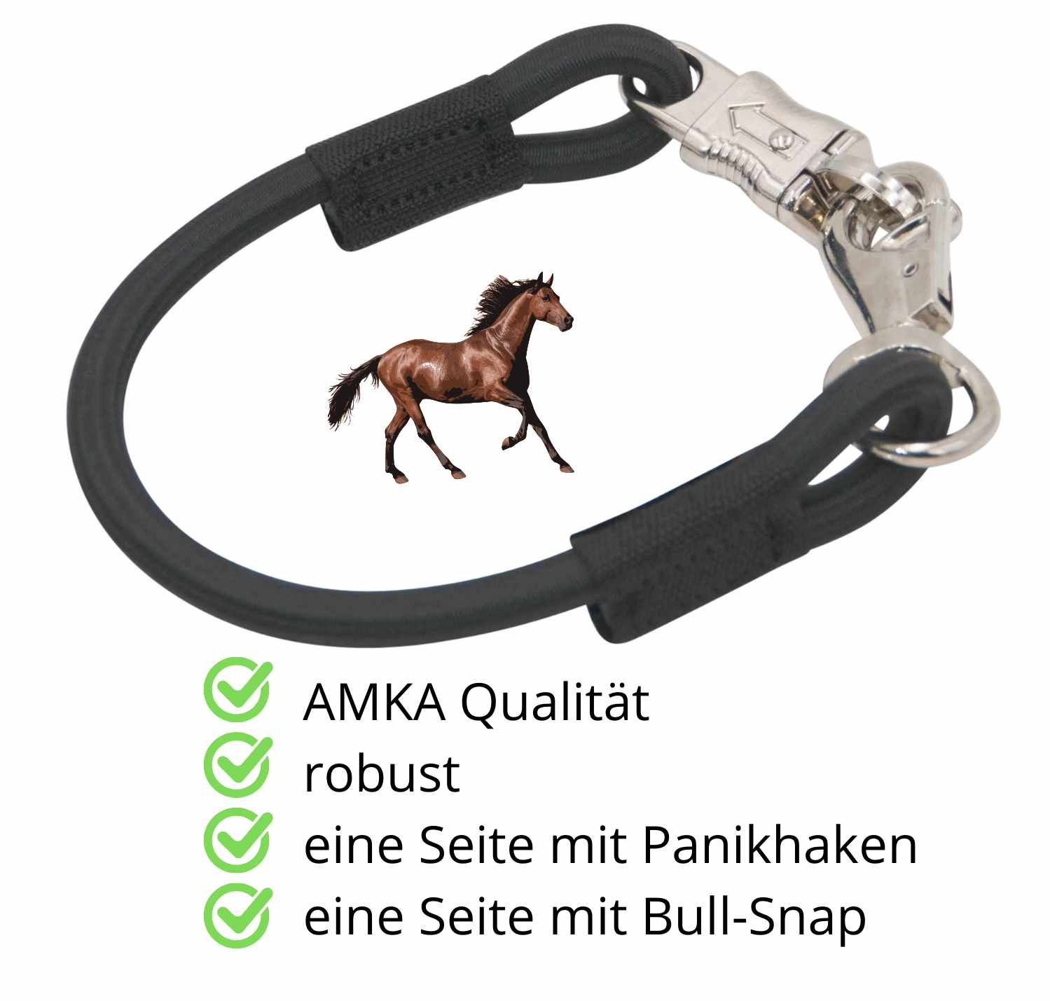 AMKA Anbinder Elastik. Schwarzes Seil mit Karabiner und Panikhaken. Text: AMKA Qualität, robust, eine Seite mit Panikhaken, eine Seite mit Bull-Snap.