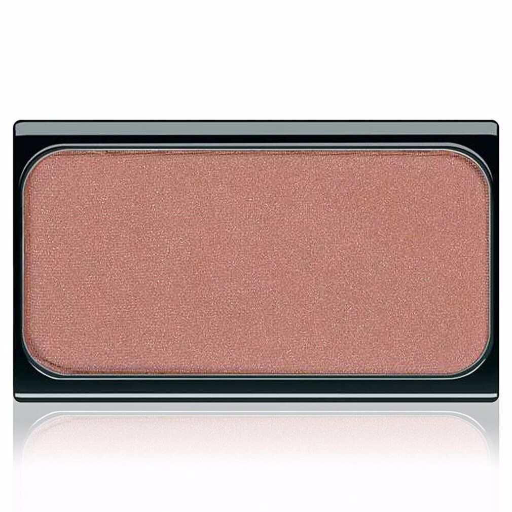Rechteckiger Blusher in einem schwarzen Behälter. Die Farbe ist ein gedämpftes Rosa.