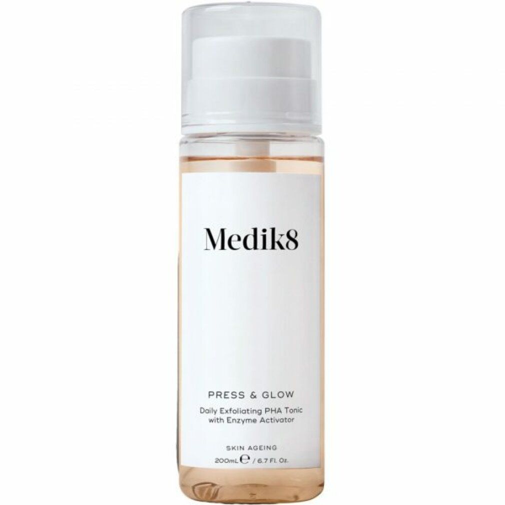 Medik8 Press & Glow Toner. Transparente Flasche mit weißem Deckel. Aufschrift: Medik8, Press & Glow, 200ml/6.7 fl.oz.