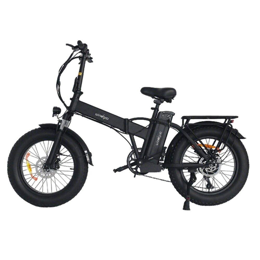 Schwarzes, zusammenklappbares Elektrofahrrad mit breiten Reifen. Marke "windgoo" am Rahmen und Akku.
