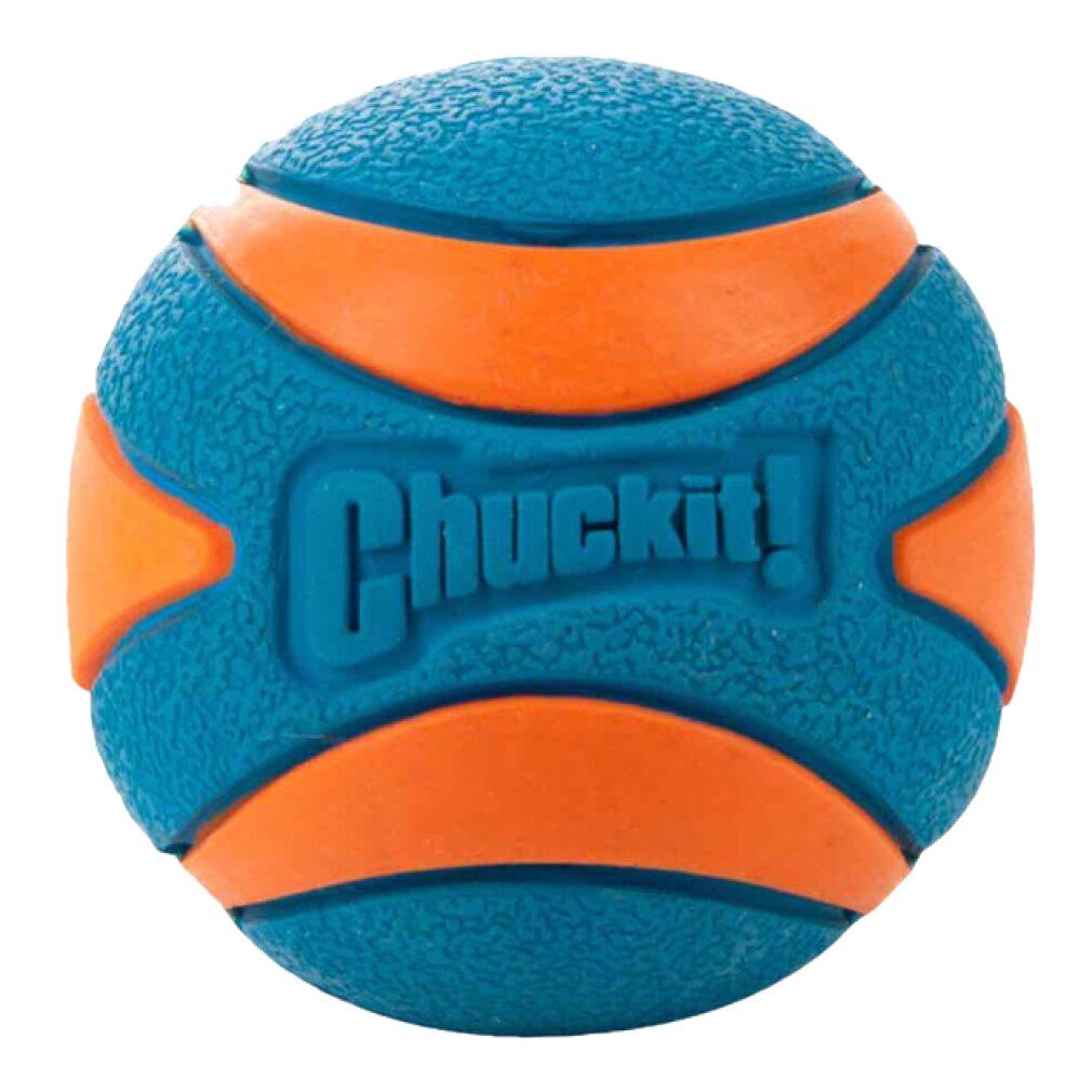 Blauer und orangefarbener Chuckit! Ball. Logo deutlich sichtbar.