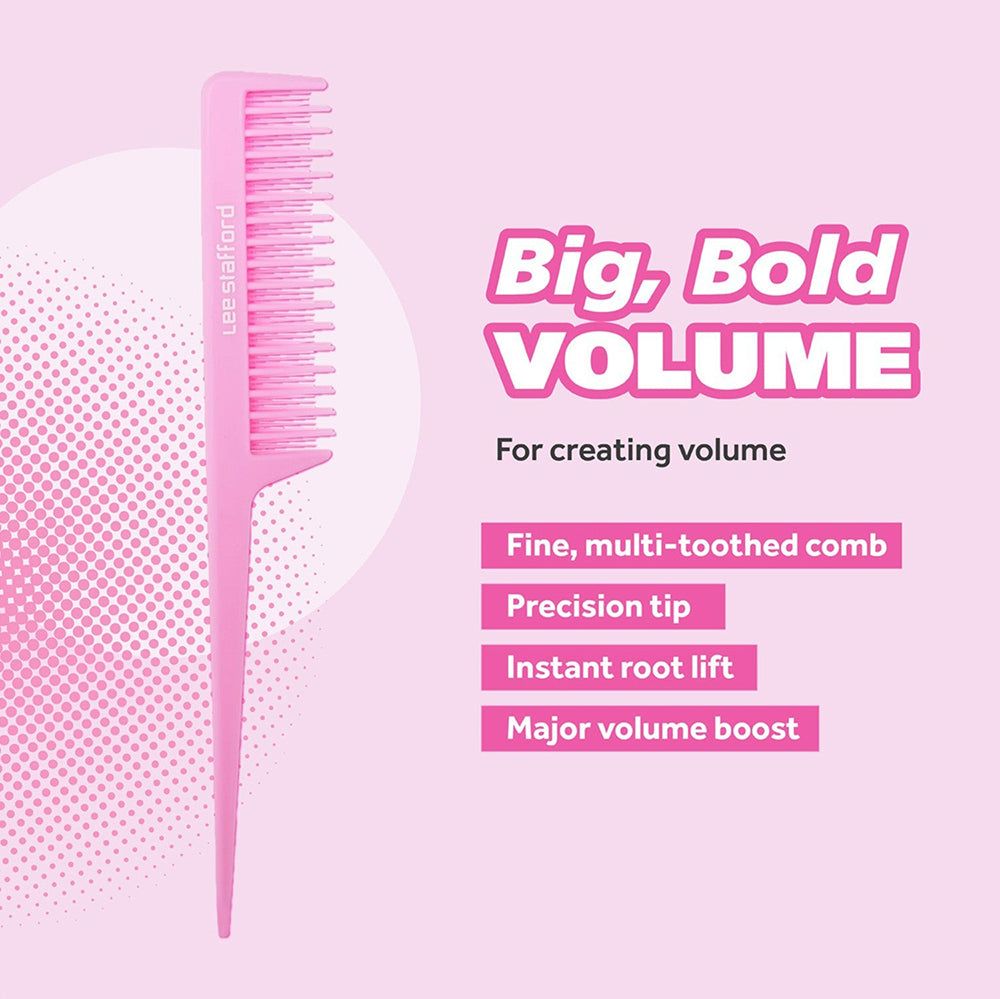 Ein pinker Kamm mit feinen Zinken und spitzem Griff, neben Text, der Volumen erzeugt.