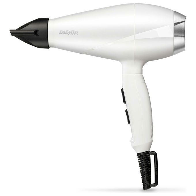 Weißer Haartrockner mit schwarzer Düse und Griff. Marke BaByliss. Zwei Schalter am Griff. Schwarzer Griff am Ende.