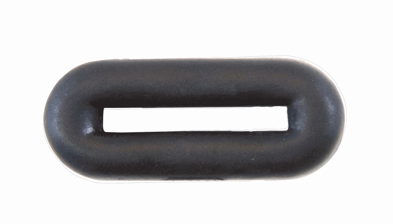 Ein schwarzer, ovaler Martingalstopper mit einem rechteckigen Loch in der Mitte.