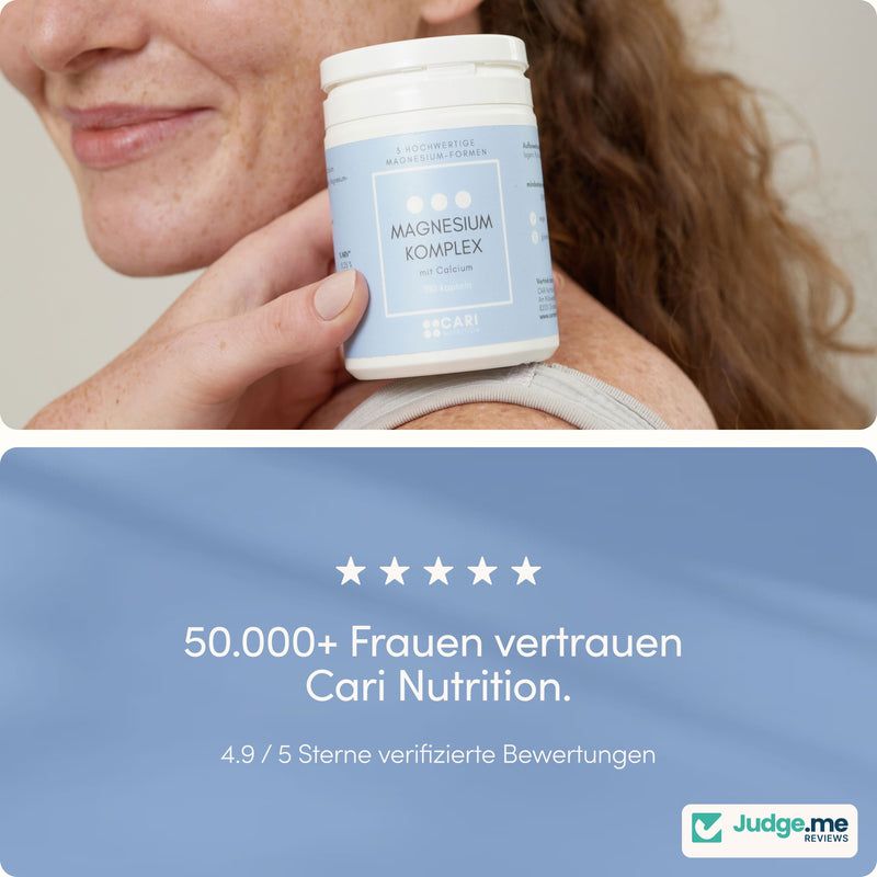 Frau hält Dose Magnesium Komplex von Cari Nutrition, 50.000+ Frauen vertrauen.