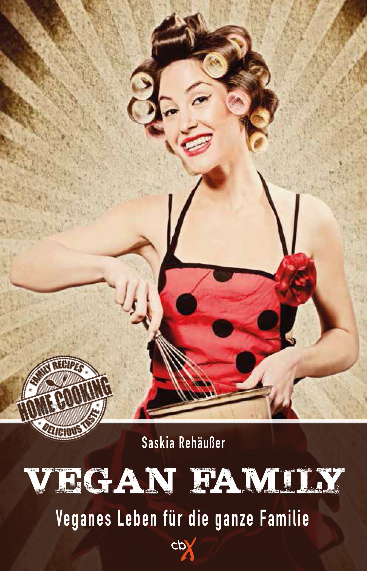 Buchcover mit Frau mit Lockenwicklern und roter Schürze. Titel: VEGAN FAMILY. Autorin: Saskia Rehäußer. Untertitel: Veganes Leben für die ganze Familie.