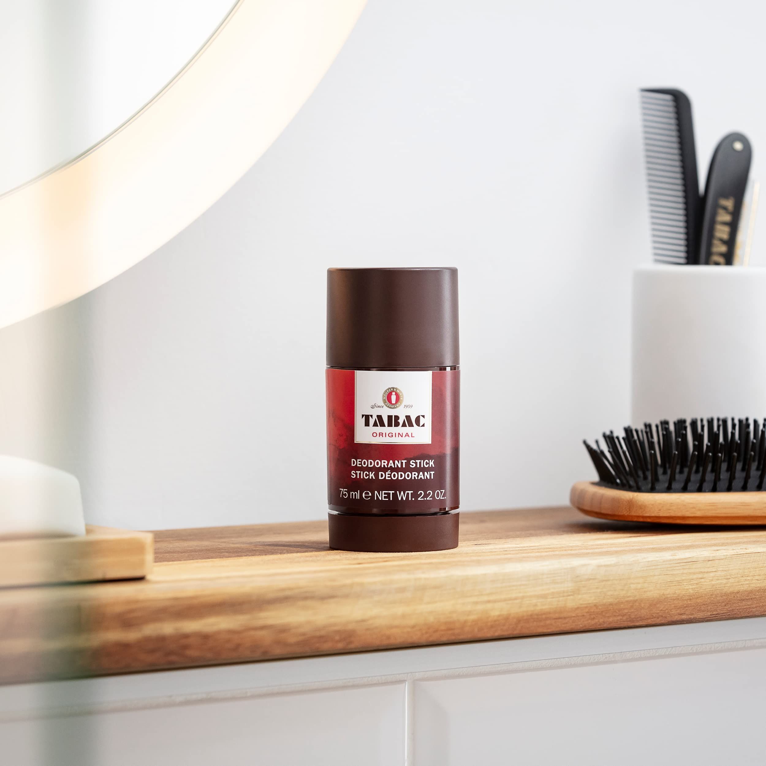 Deodorant-Stick. Braune Verpackung mit rotem Etikett. Text: Tabac Original, Deodorant Stick, 75ml.
