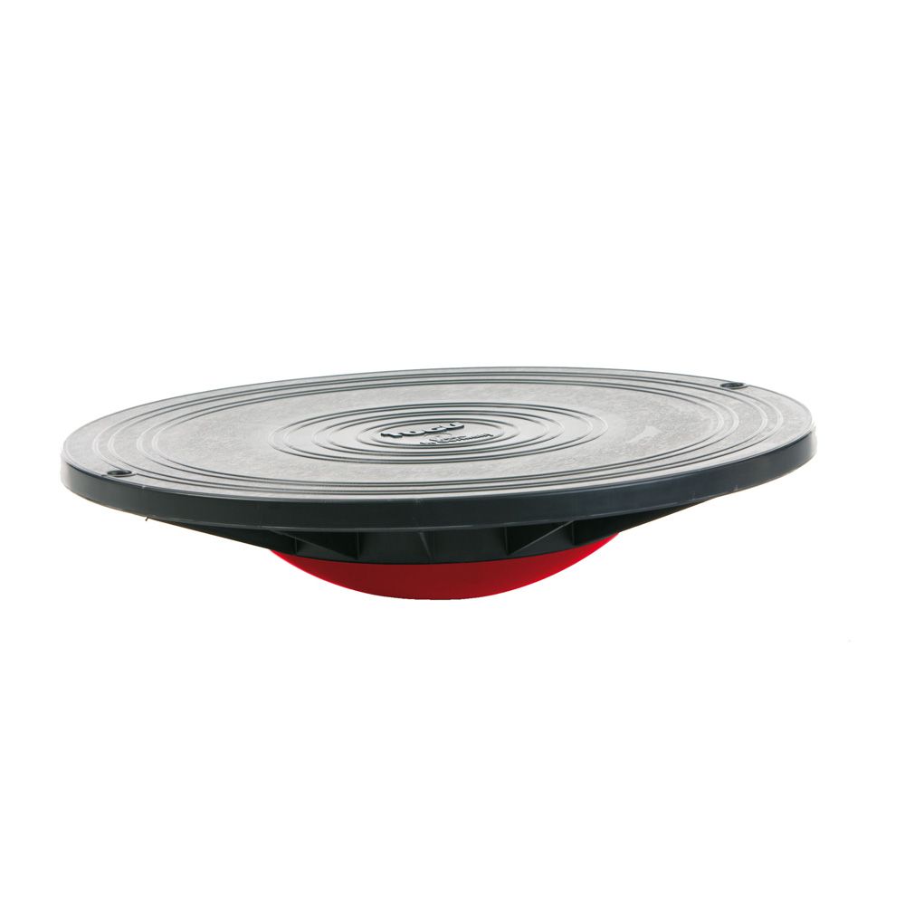 Schwarzes Balance Board mit roter Kuppel. Runde Form, leicht schräg. Oberseite mit konzentrischen Kreisen.