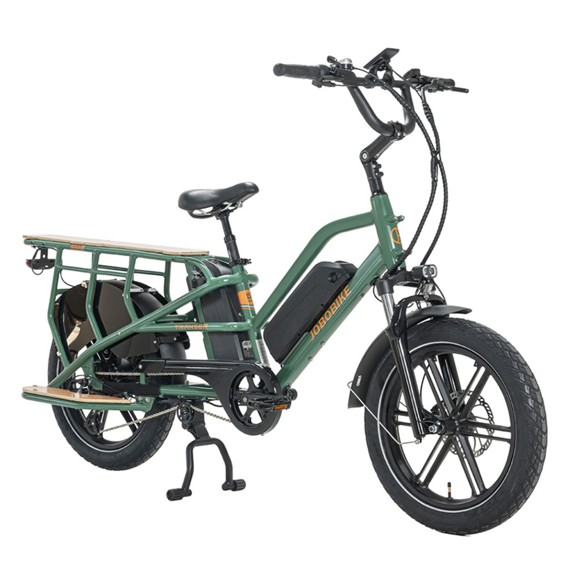 Grünes E-Cargo-Bike mit Holzboden, schwarzem Gepäckträger, zwei Batterien, schwarzem Sattel und Reifen. JOBOBIKE-Logo.