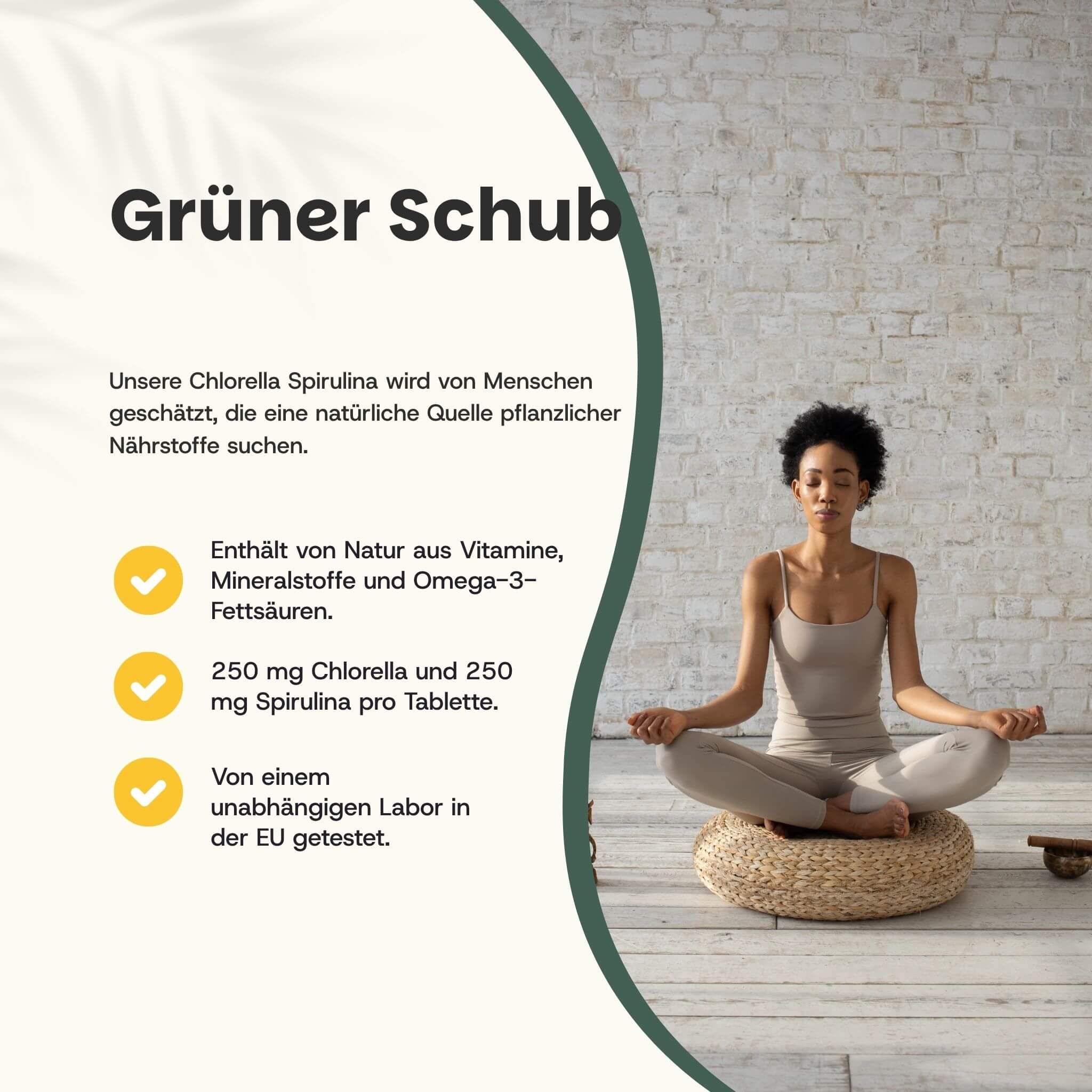 Frau sitzt im Schneidersitz. Text: Grüner Schub. Enthält Vitamine, Mineralien und Omega-3-Fettsäuren.