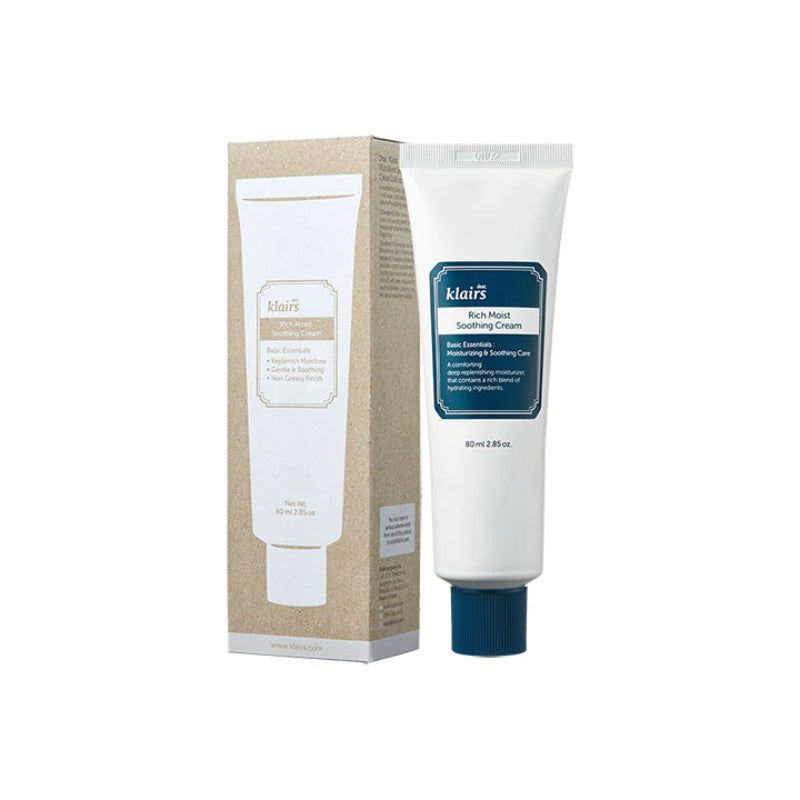 Tube und Verpackung. Tube: weiß mit blauem Deckel. Verpackung: braun. Aufschrift: klairs Rich Moist Soothing Cream.