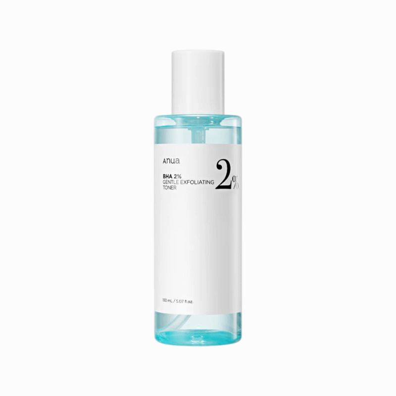 Klarflüssiger Toner in einer weißen Flasche mit blauem Inhalt. Beschriftung: Anua BHA 2% Gentle Exfoliating Toner.