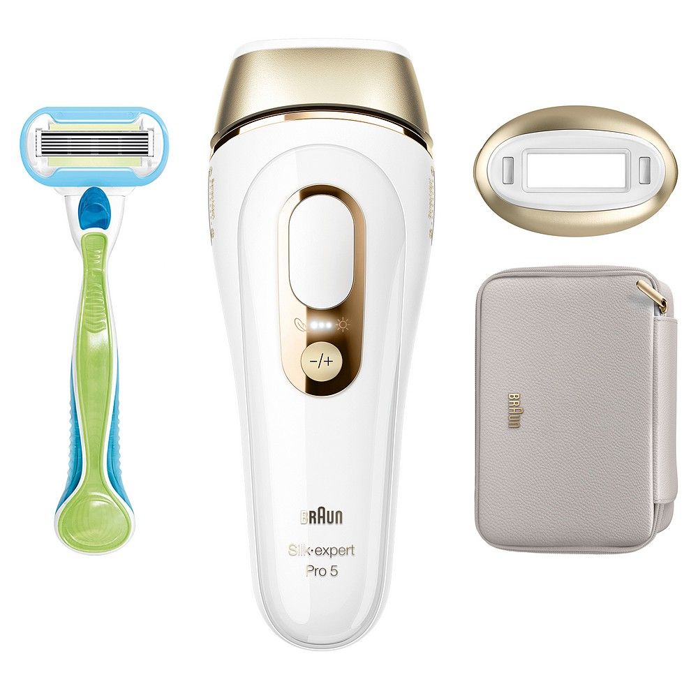 Braun Silk-expert Pro 5 IPL Gerät mit Rasierer, Aufsatz und Tasche in Weiß/Gold.