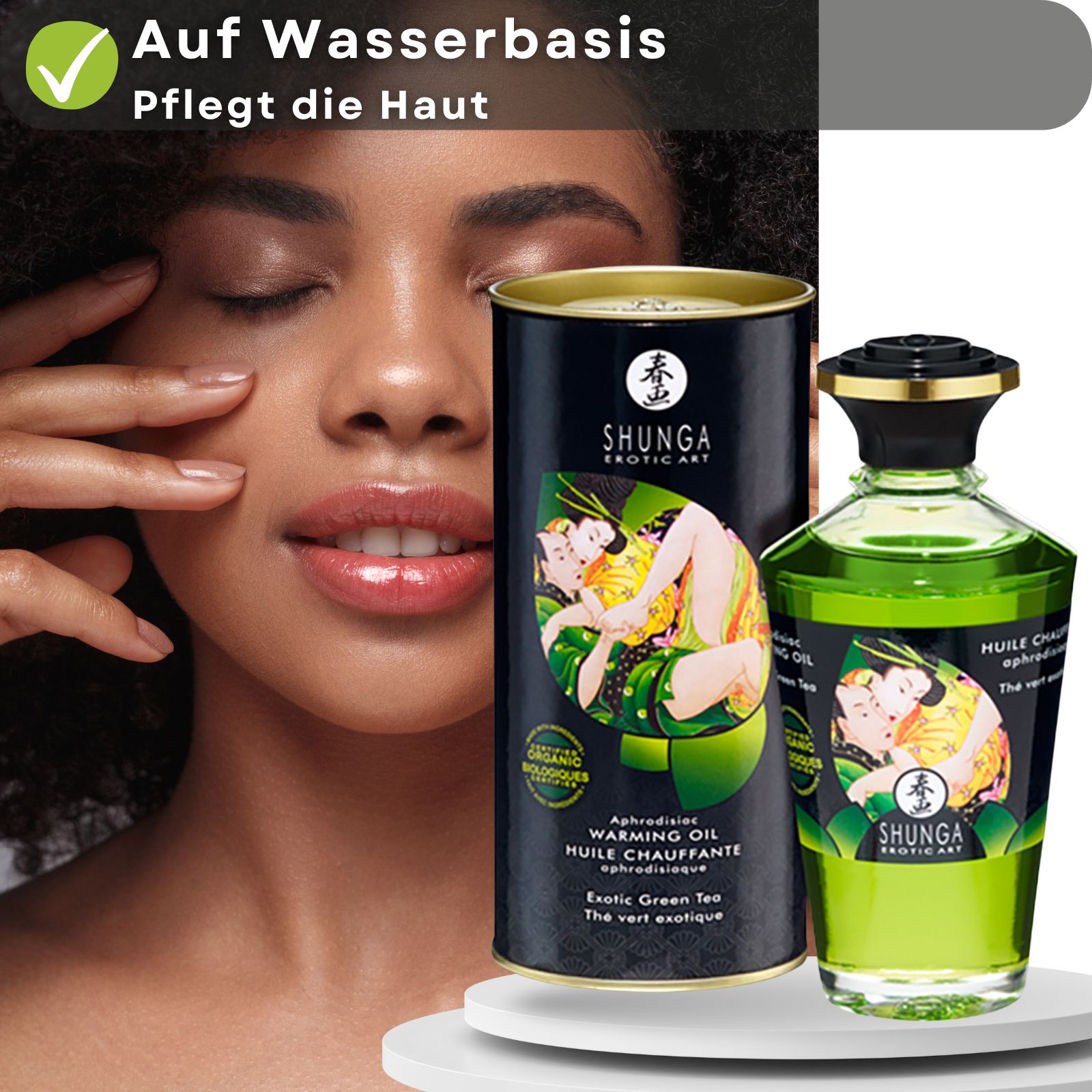 Massageöl mit Aroma Grüner Tee, Dose und Flasche. Aufschrift: Shunga Exotic Art. Frau berührt Gesicht. Text auf grünem Feld.