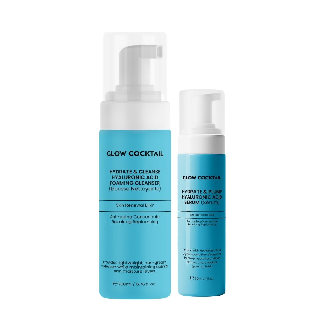 Zwei Flaschen mit weiß-blauem Etikett. Aufschrift: Glow Cocktail, Hydrate & Cleanse, Hyaluronsäure, Foaming Cleanser, Serum.