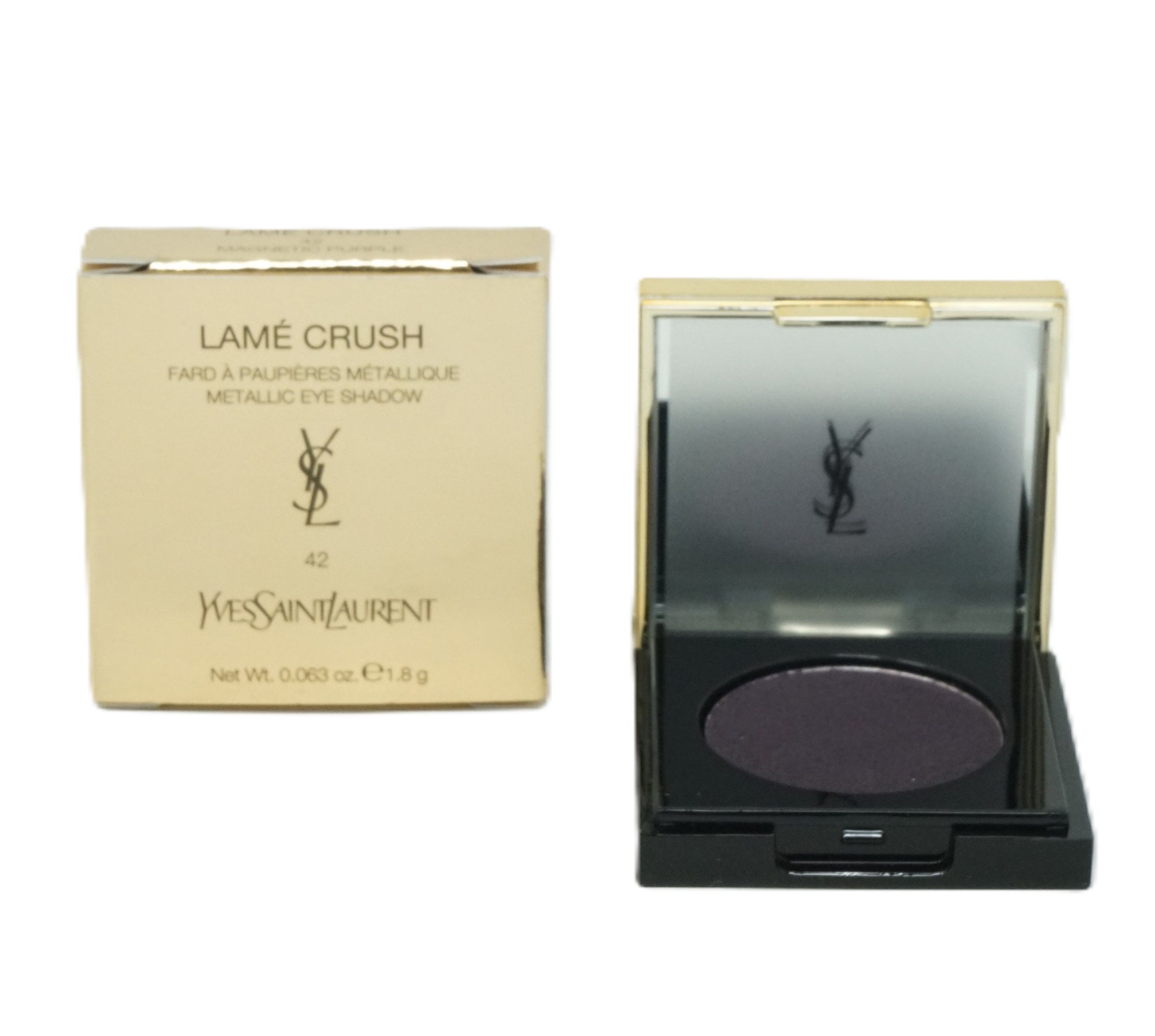 Goldfarbene Verpackung und schwarzer Lidschatten-Behälter. Aufschrift: Lamé Crush, Yves Saint Laurent, 42.