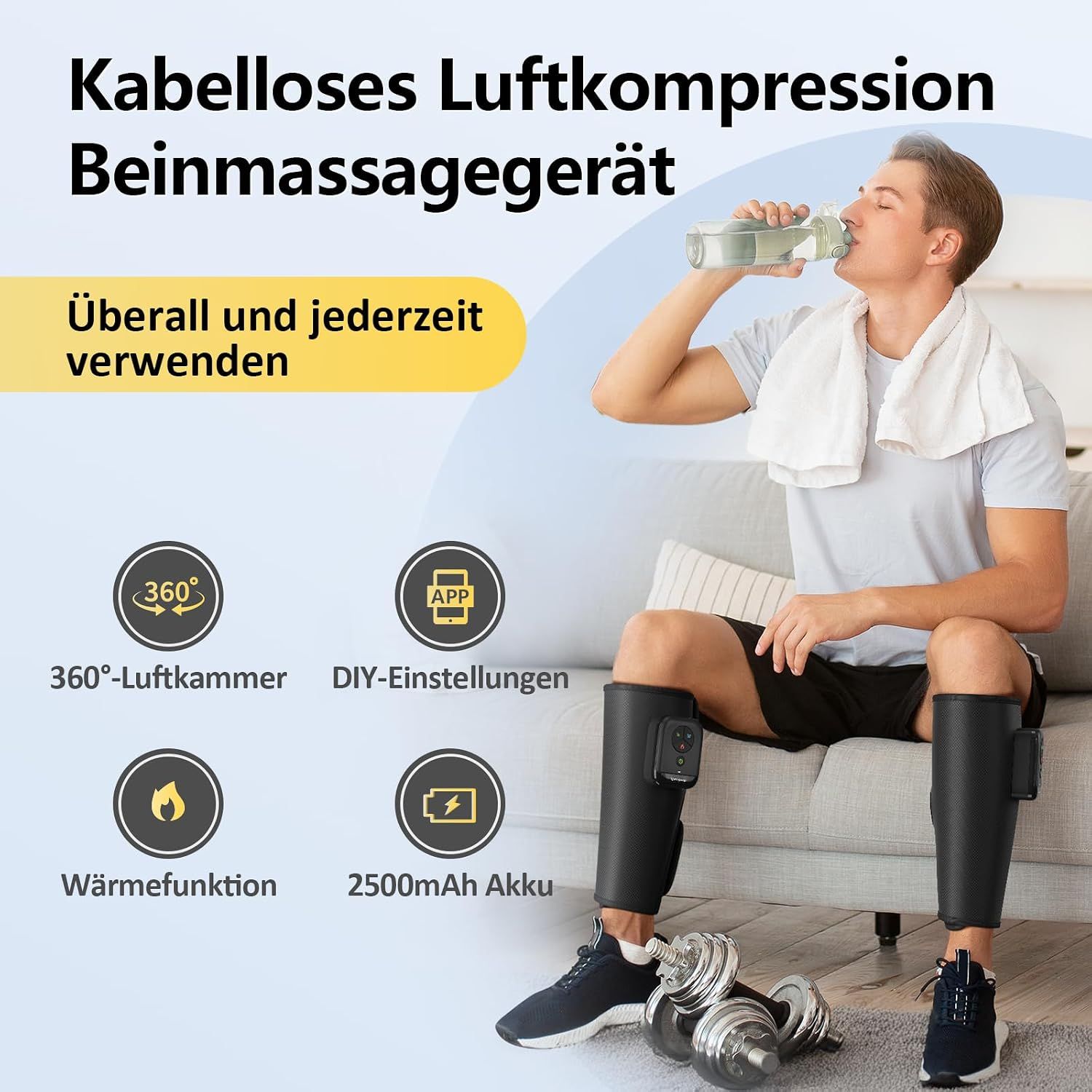 Mann trinkt Wasser, während er ein kabelloses Beinmassagegerät mit App-Steuerung trägt.