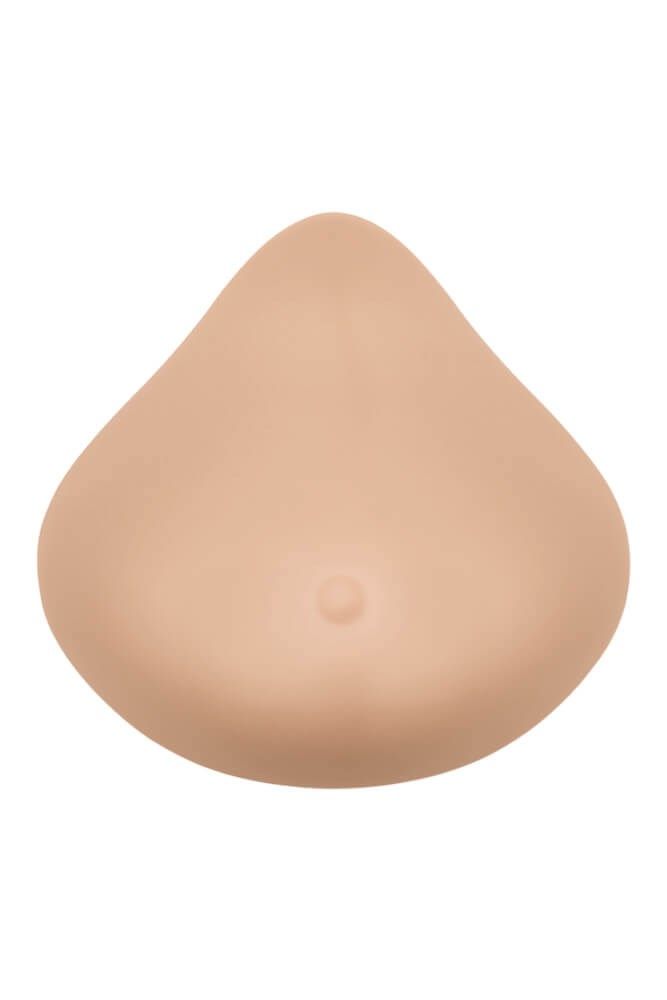 Brustprothese in Hautfarbe. Tropfenförmig mit kleiner Brustwarzen-Imitation. Glatte Oberfläche.