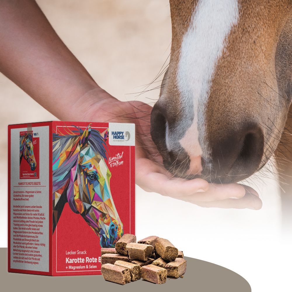 Rote Produktverpackung mit Snacks. Hand füttert Pferd. Text: Happy Horse, Lecker Snack Karotte Rote Beete + Magnesium & Selen.