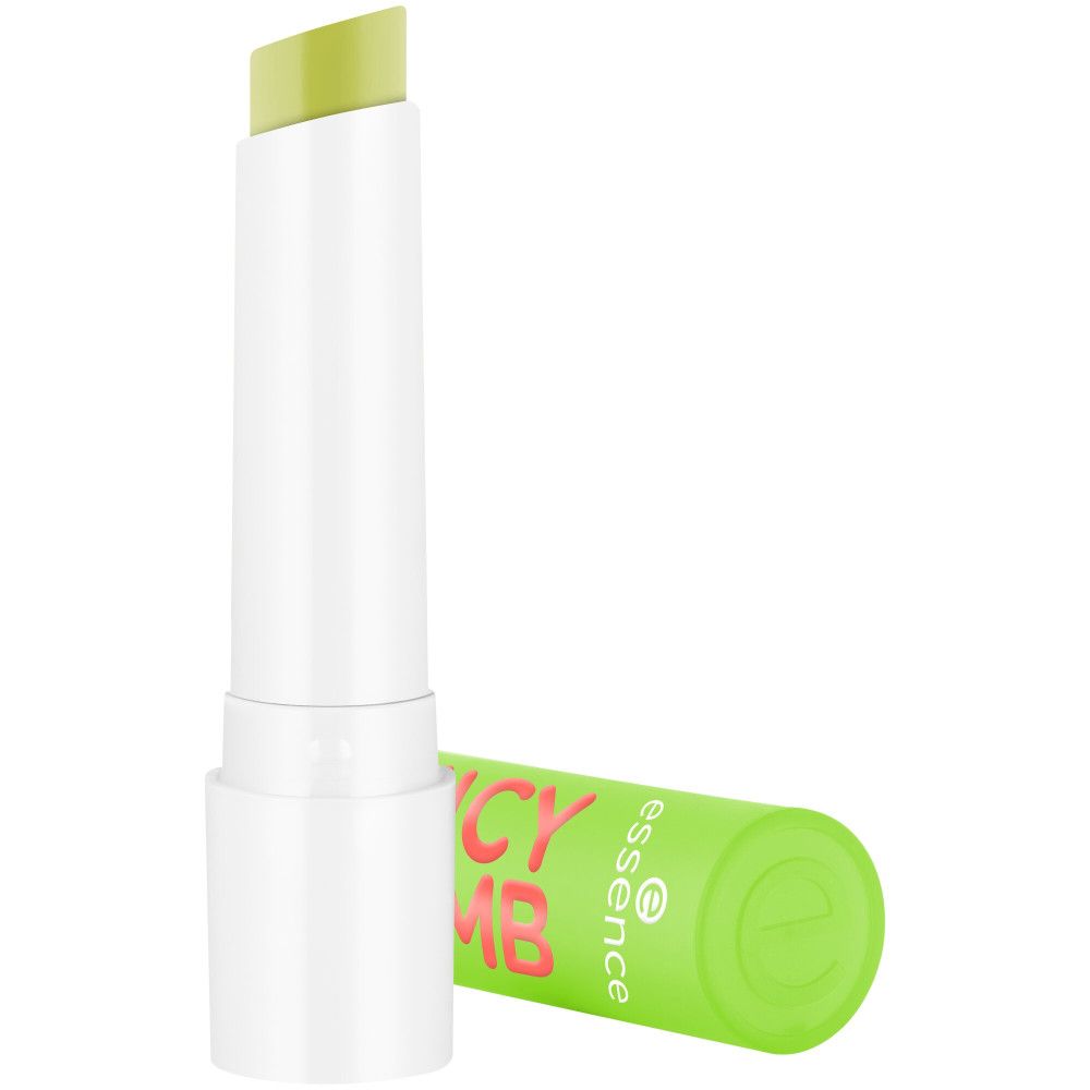 Lippenbalsam, weißer Stift mit grünem Balsam. Grüner Stift liegt daneben. Aufschrift Juicy Bomb und Essence.