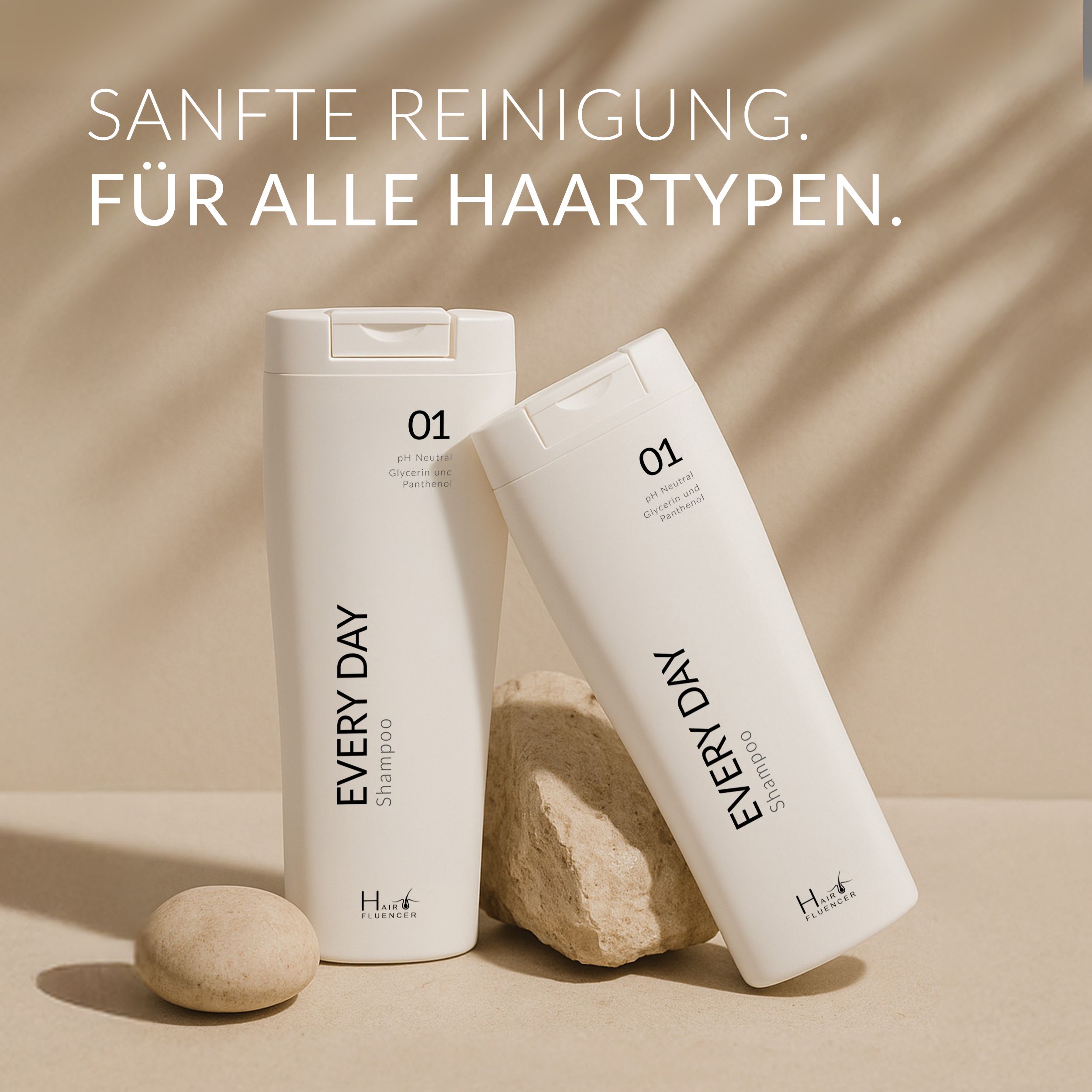 Zwei weiße Shampoo-Flaschen. Text: EVERY DAY Shampoo. Oben: 01. Aufschrift: SANFTE REINIGUNG. FÜR ALLE HAARTYPEN.