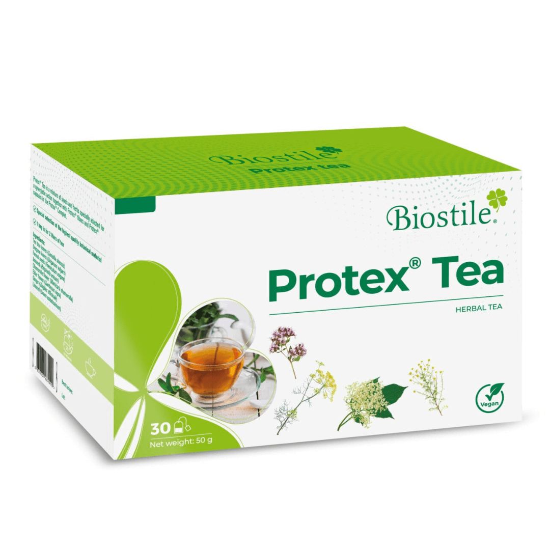 Biostile Protex Tee Kräutertee-Verpackung mit 30 Beuteln, Kräutern und einer Tasse Tee.