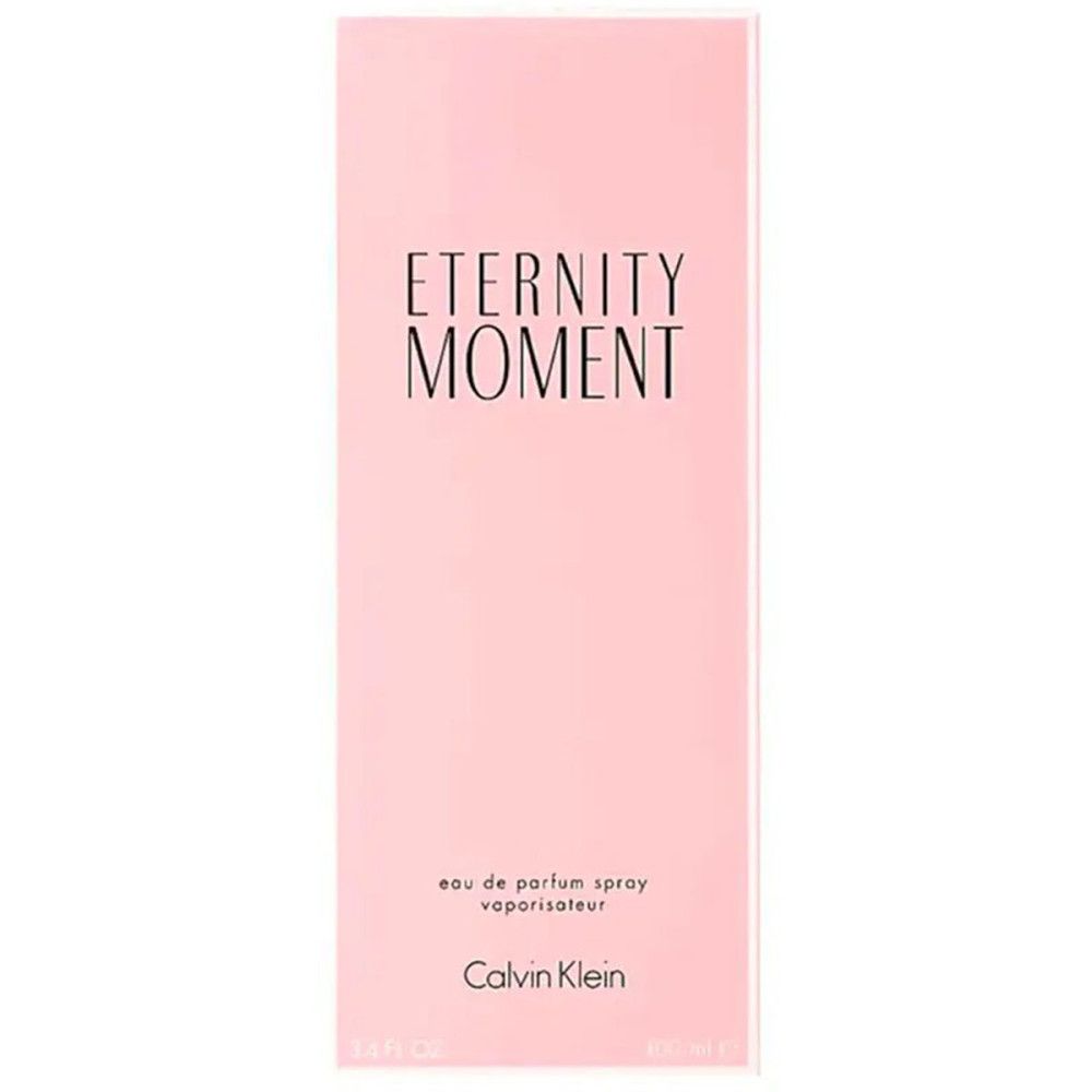 Rosa Verpackung mit "Eternity Moment"-Schriftzug. Darunter "eau de parfum spray" und "Calvin Klein".