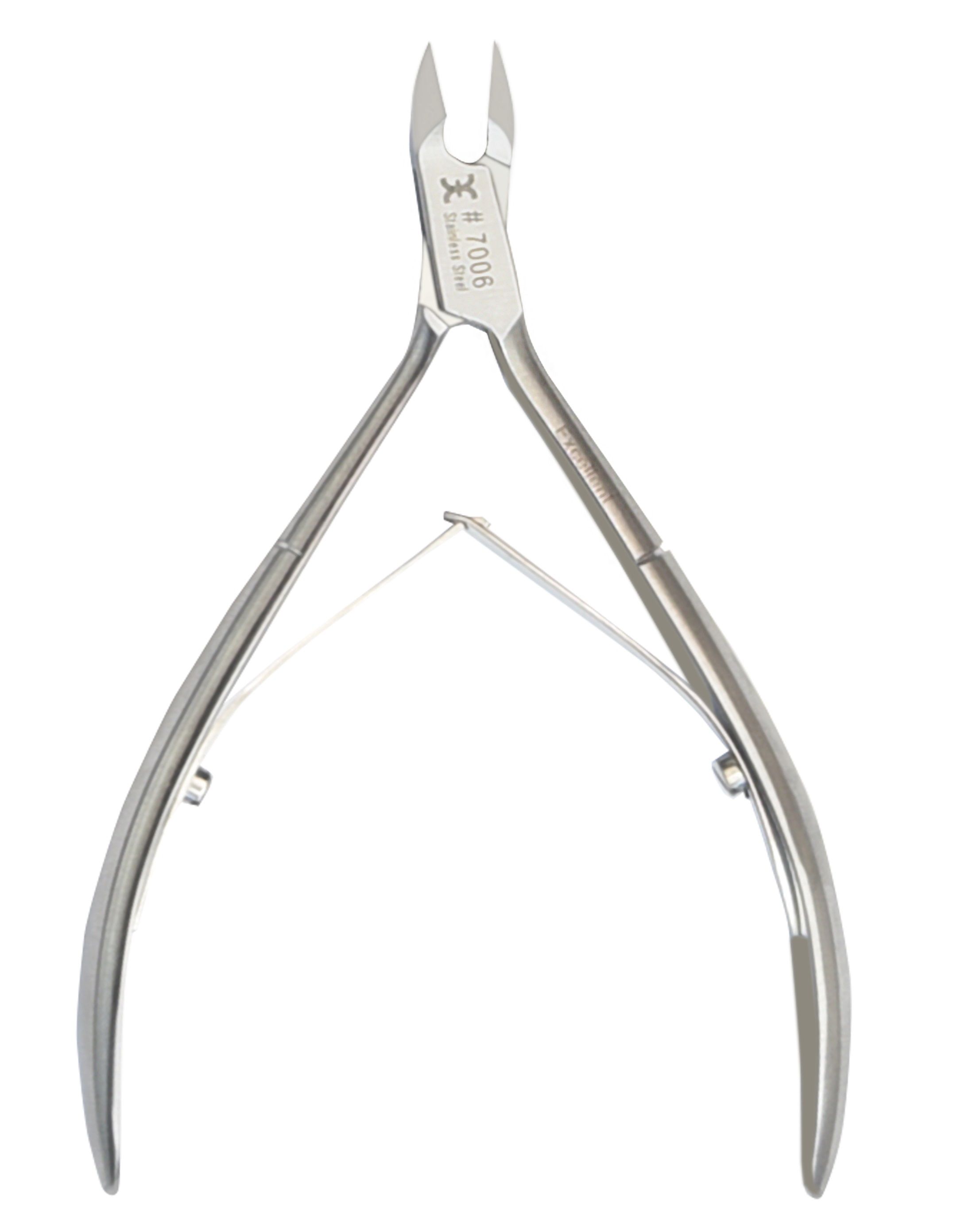 Eine Nagelzange aus Metall, mit gebogener Schneide. Auf dem Werkzeug ist die Nummer 7006 eingraviert. Die Zange hat einen gebogenen Griff und eine Feder zur Öffnung.