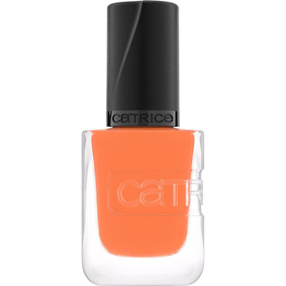 Nagellackflasche mit orangefarbenem Inhalt. Schwarzer Deckel mit Catrice-Logo. Transparente Glasflasche mit geprägtem Catrice-Schriftzug.