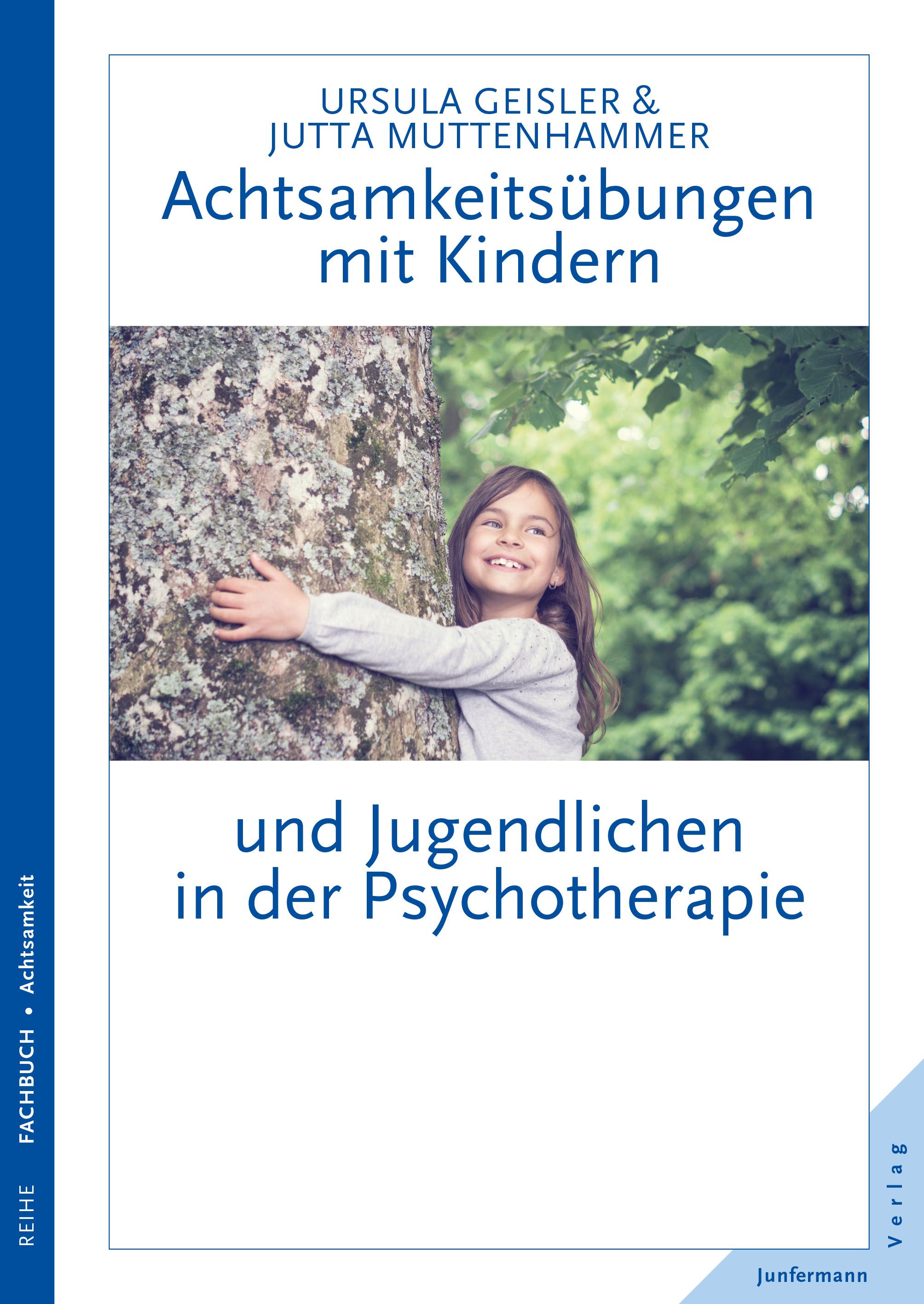 Buchcover: Achtsamkeitsübungen mit Kindern und Jugendlichen in der Psychotherapie. Mädchen umarmt Baum.