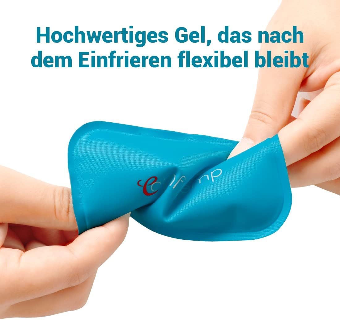 Kleine blaue Kühlpackung in einer Hand, Größe 7,5 x 11,5 cm.