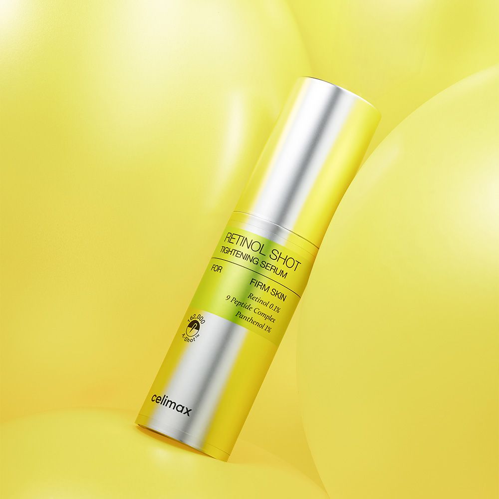 Celimax Retinol Serum Flasche vor gelbem Hintergrund.
