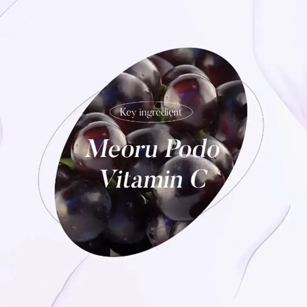 Oval mit Trauben und Text: Meoru Podo Vitamin C. Hintergrund weiß.