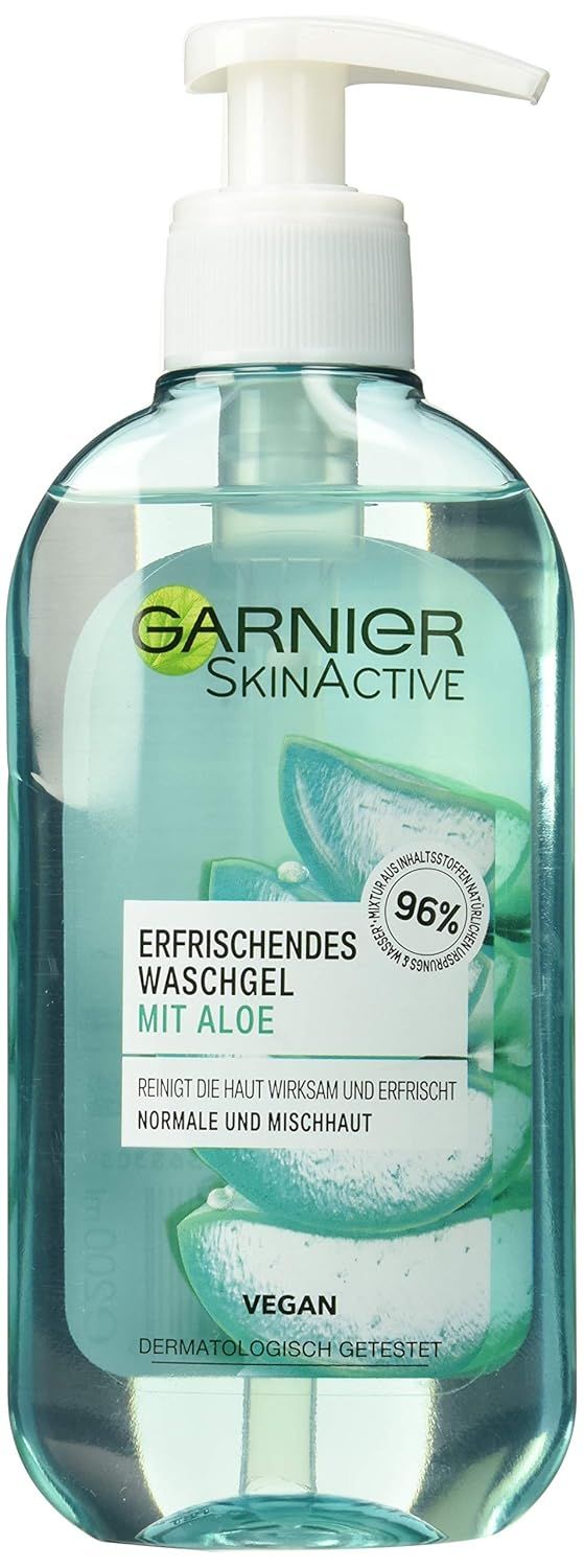 Garnier SkinActive Waschgel mit Aloe Extrakt. Transparente Flasche mit weißem Pumpkopf. Enthält 96% Inhaltsstoffe natürlichen Ursprungs. Vegan.
