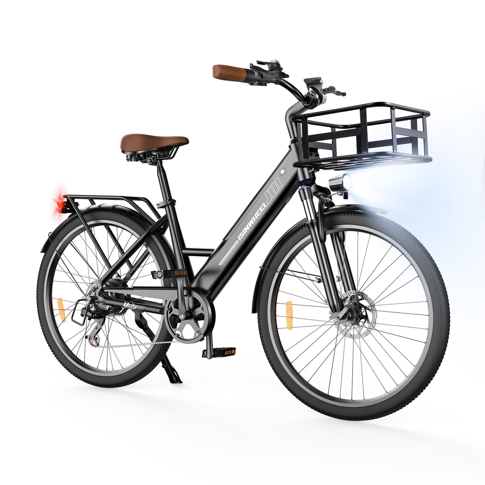 Schwarzes E-Bike mit Korb, braunem Sattel und Lenker. Scheinwerfer und Rücklicht sind eingeschaltet.