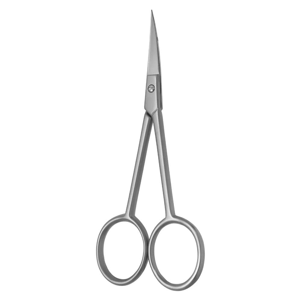 Kleine, silberfarbene Schere mit spitzer Schneide und runden Griffen. Metall. Detailaufnahme, freigestellt.