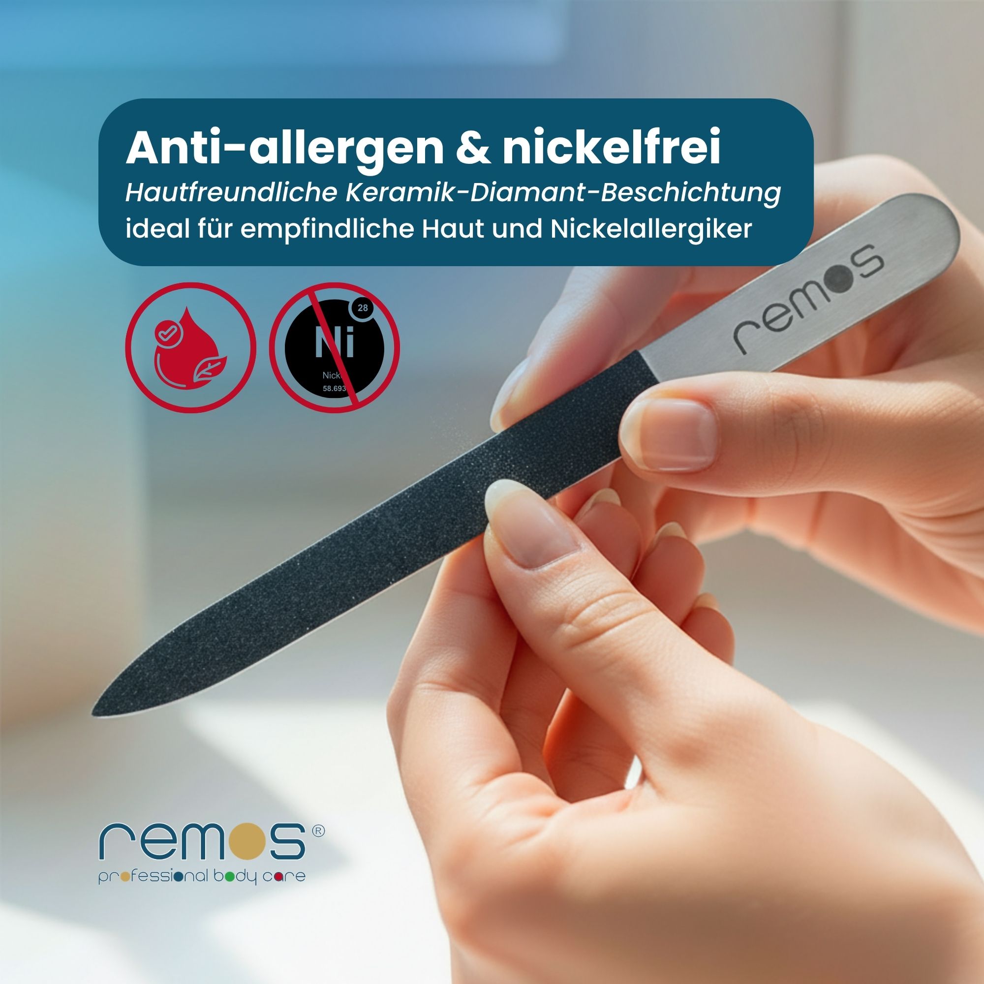 Hände halten eine Edelstahl-Nagelfeile mit Diamant-Keramik-Beschichtung. Anti-allergen & nickelfrei.