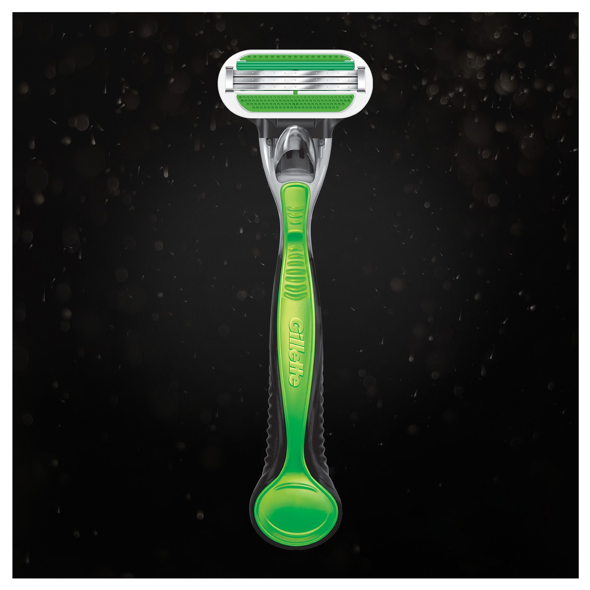 Grüner Gillette Body Rasierer. Transparenter Griff, grüne Akzente. Schwarzer Hintergrund.