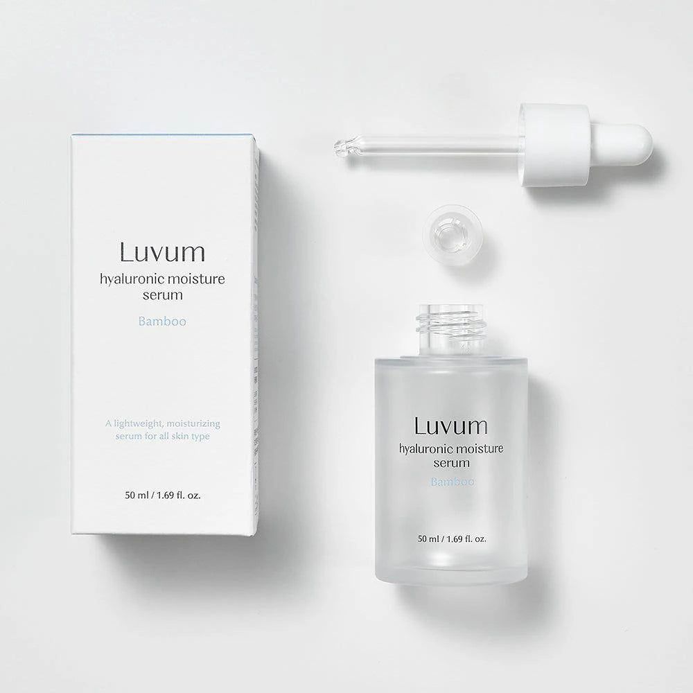 Produktverpackung und Flasche mit Pipette. Aufschrift: Luvum, Hyaluronsäure Feuchtigkeitsserum, Bambus. Flasche leer.