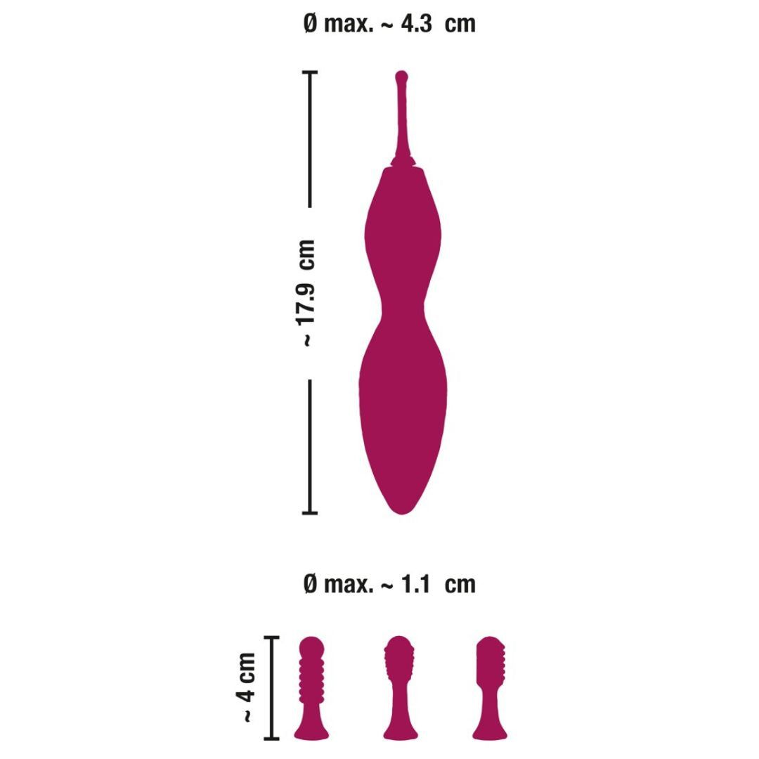 Schematische Darstellung eines pinkfarbenen Vibrators und drei Aufsätzen. Maße: Vibrator ca. 17,9 cm lang, max. 4,3 cm breit. Aufsätze ca. 4 cm.