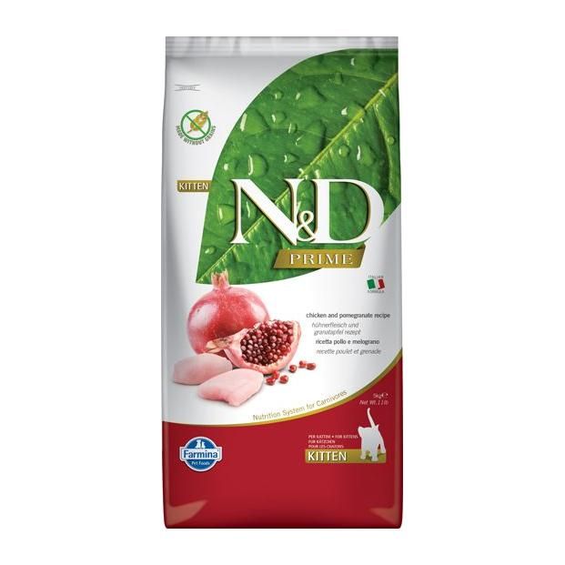 Verpackung Trockenfutter. N&D Prime, Huhn & Granatapfel. Abbildung von Granatapfel, Blättern und Hühnerfleisch. Kitten-Logo.