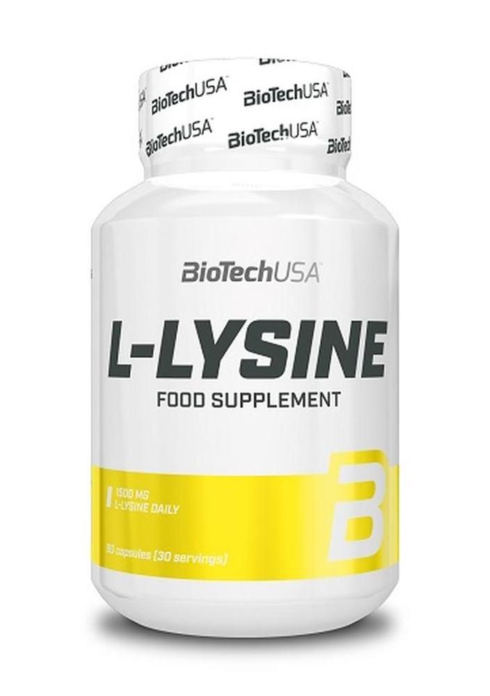 Weiße Flasche mit L-Lysin-Nahrungsergänzungsmittel. Aufschrift: BioTechUSA, L-Lysine, 1500 mg L-Lysine täglich. 90 Kapseln.