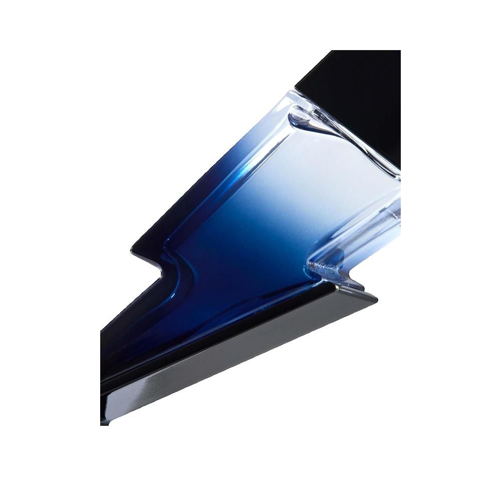 Nahaufnahme eines dunkelblauen Parfümflakons in Blitzform. Der Flakon hat eine schwarze Kappe und eine silberne Basis.