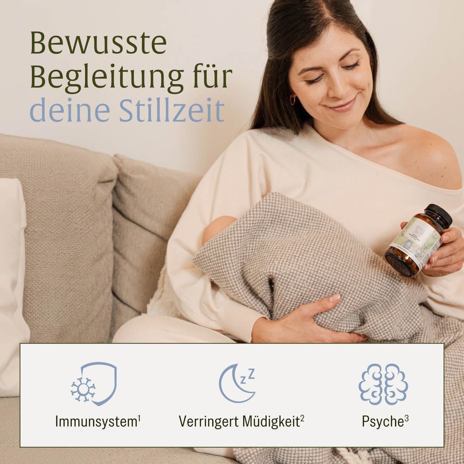 Frau hält eine Flasche des Produkts, während sie ein Baby hält. Icons zeigen Immunsystem, Müdigkeit und Psyche.