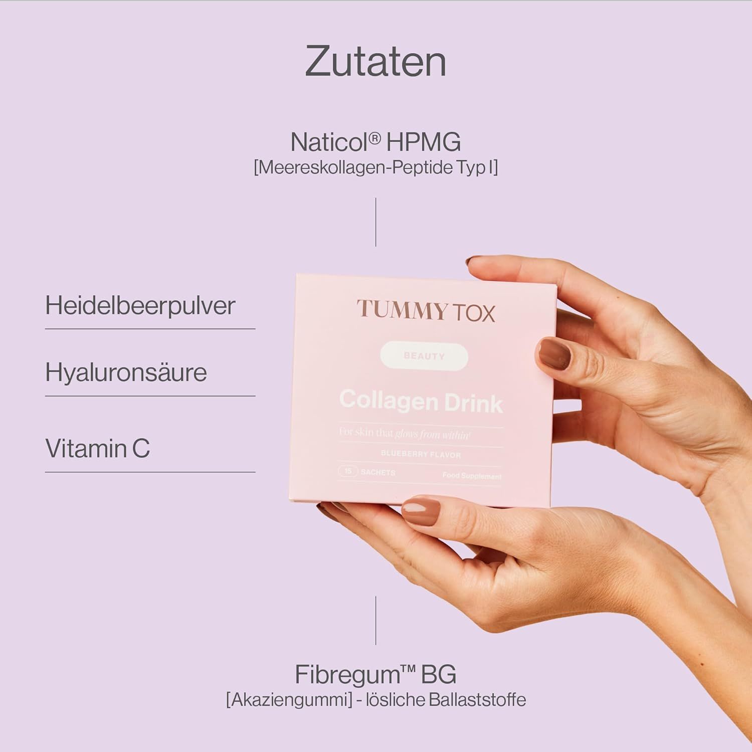 Hände halten eine "Tummy Tox Collagen Drink" Packung. Zutaten: Naticol, Heidelbeerpulver, Hyaluronsäure, Vitamin C, Fibregum.