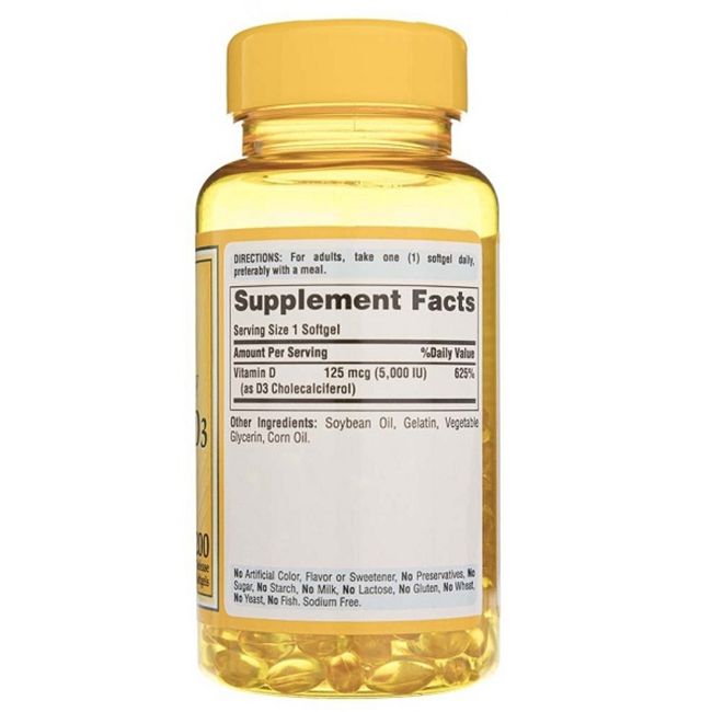 Transparente Flasche mit gelbem Deckel. Enthält gelbe Softgels. Etikett mit Nährwertangaben. Text: Vitamin D 125 mcg (5,000 IU).