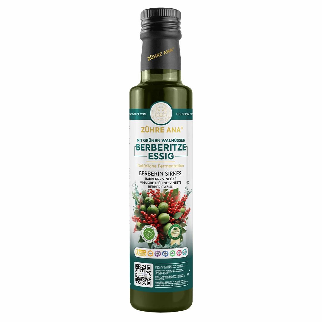 Flasche Zühre Ana Berberitzen-Essig mit grünen Walnüssen, naturtrüb, mit Etikett und Schraubverschluss.