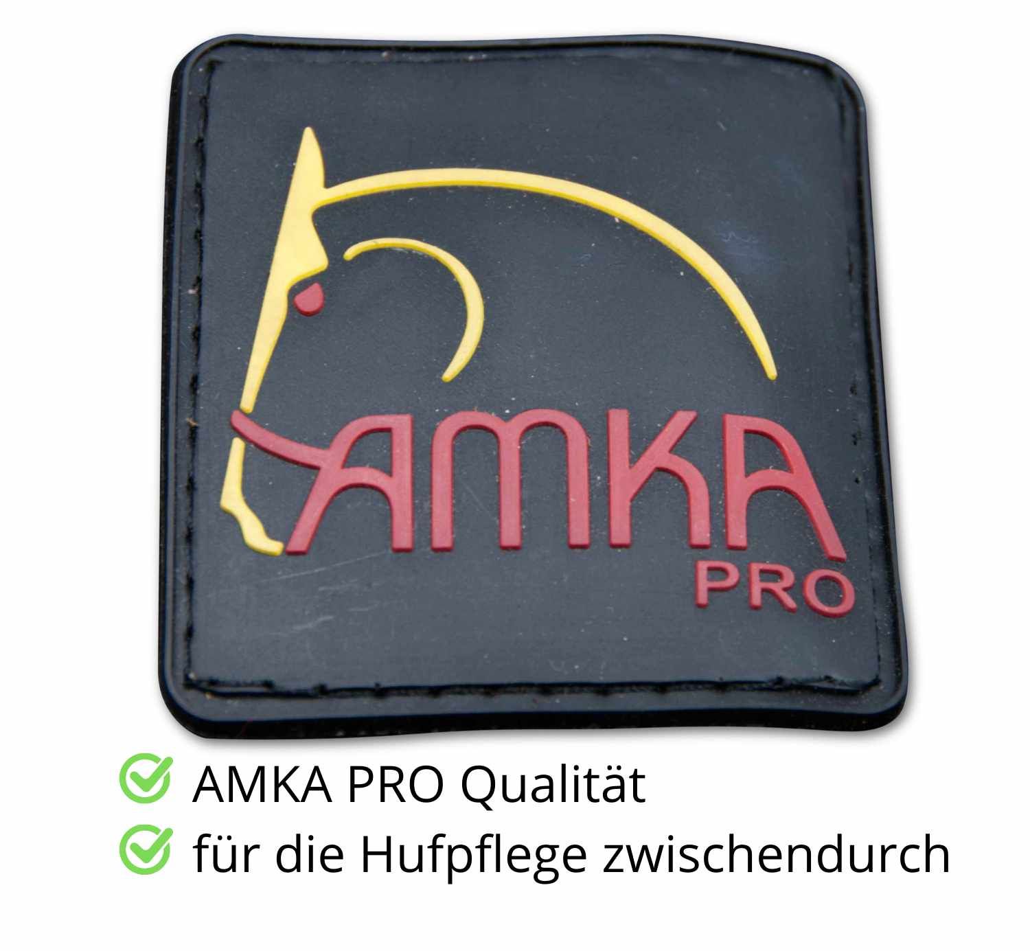 Schwarzes quadratisches AMKA PRO-Logo. Gelbes Pferdekopf-Design. Text: AMKA PRO Qualität, für die Hufpflege zwischendurch.