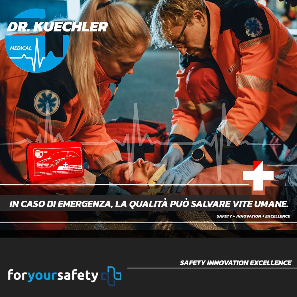 Sanitäter versorgen Verletzten. Rote KFZ-Verbandtasche. Marke: Dr. Kuechler Medical. Text: In caso di emergenza, la qualità può salvare vite umane.